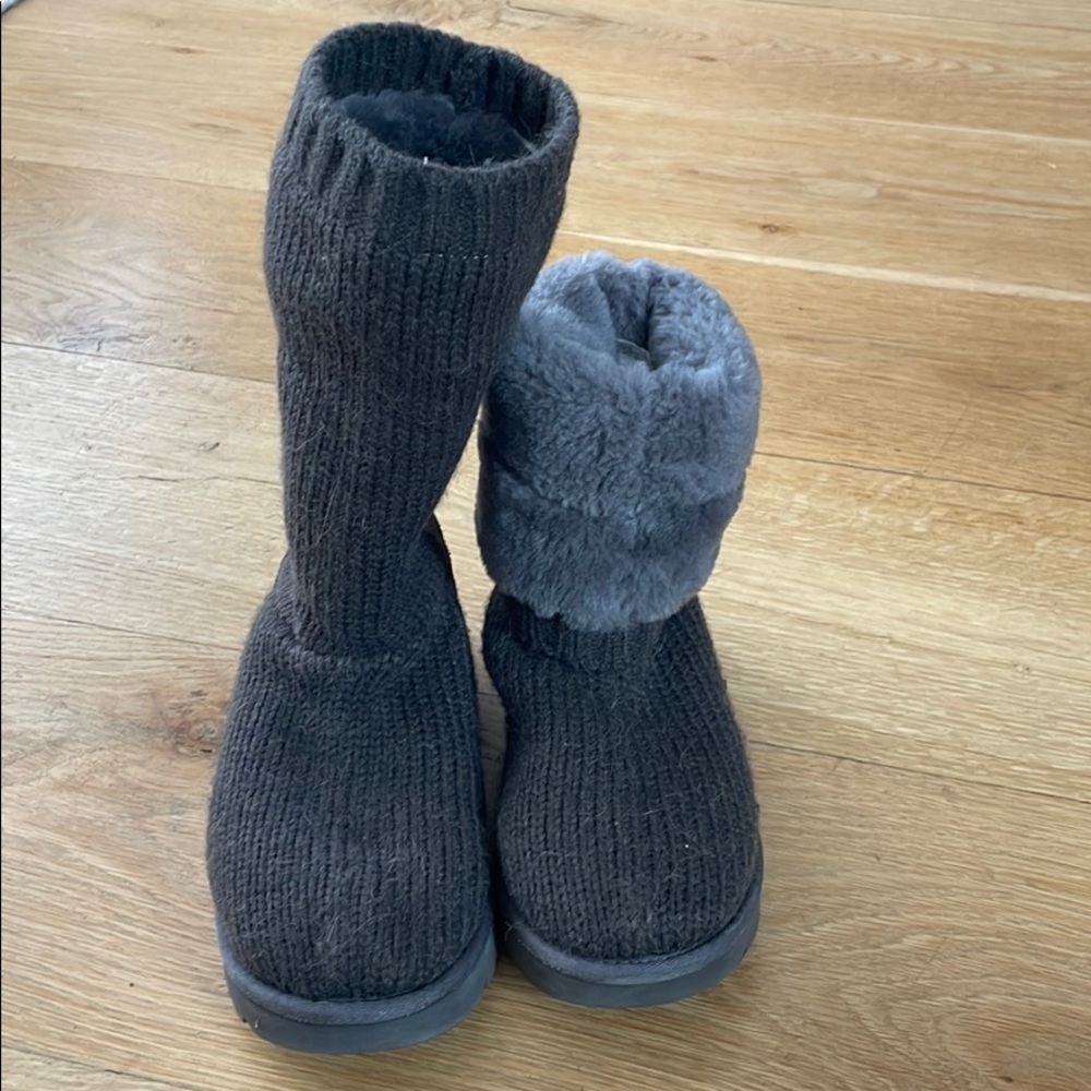 Brand new ugg Capra boots grey